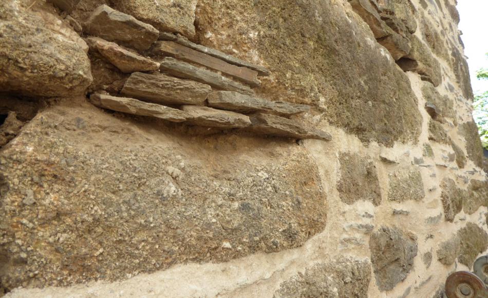 A sand / lime mix was used for the external pointing mortar