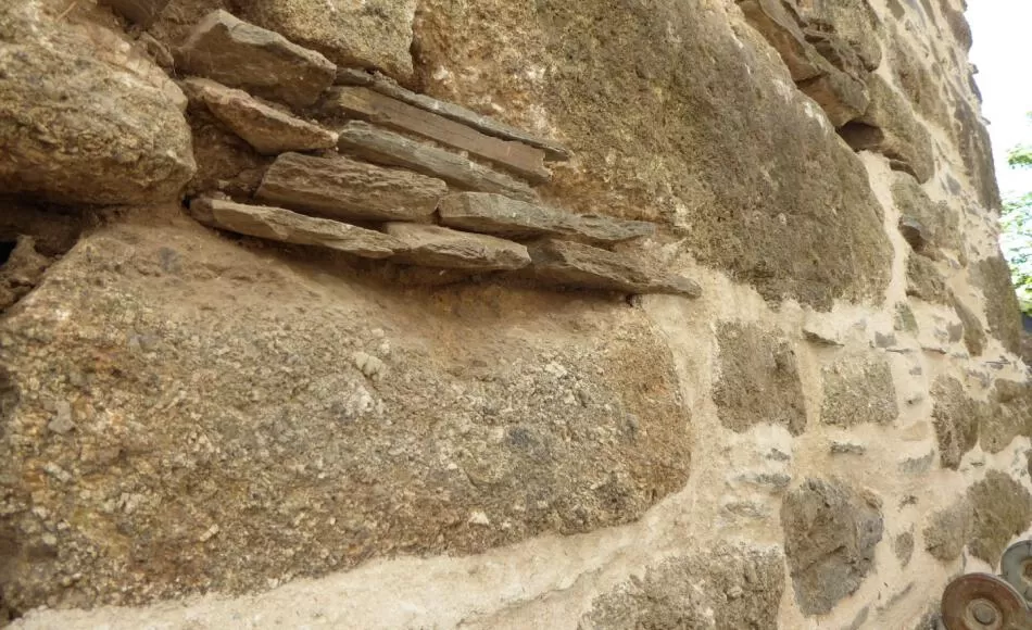 A sand / lime mix was used for the external pointing mortar