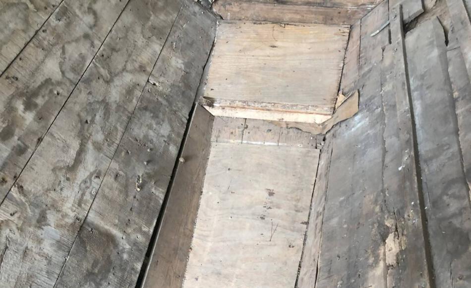 Wooden boards of valley gutter 