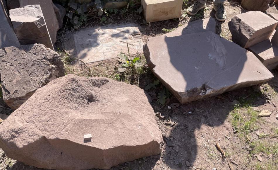 Stonemason Andy French explained how the stone was examined for flaws prior to selection and carving