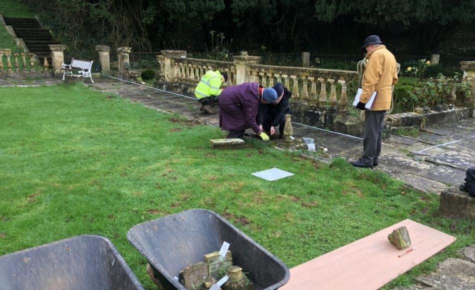 South West Archaeology and volunteers recording features