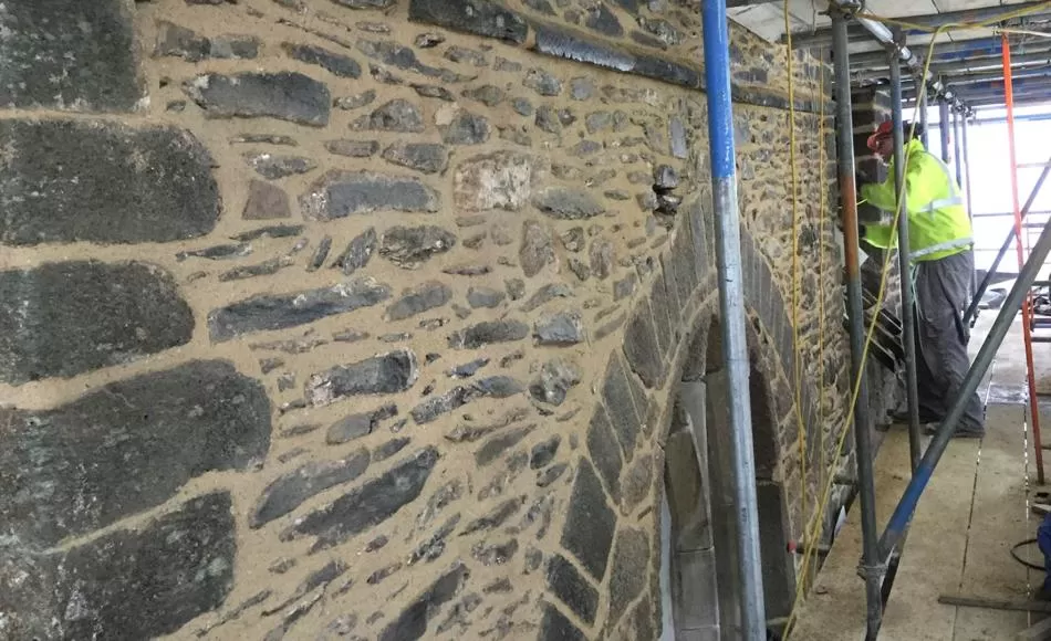Repointing in lime mortar