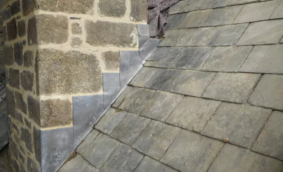 Renewal of lead abutments with stepped flashings and reslating