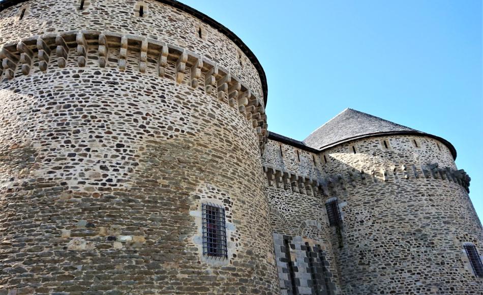 Chateau de Brest where hard external mortars and soft breathable internal renders were used