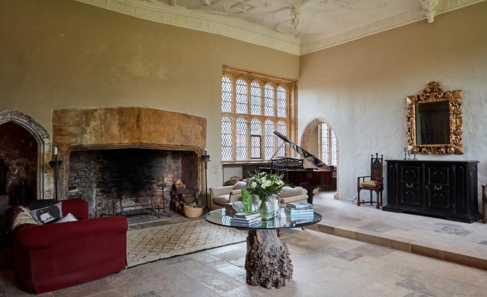 Julian oversaw the refurbishment of this Somerset Manor house, achieving a careful balance of light touch restoration and installation of modern services 