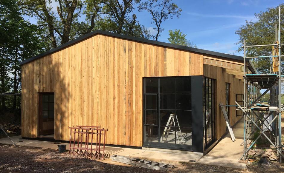 The larch cladding of the exterior maintains the agricultural roots of the barn