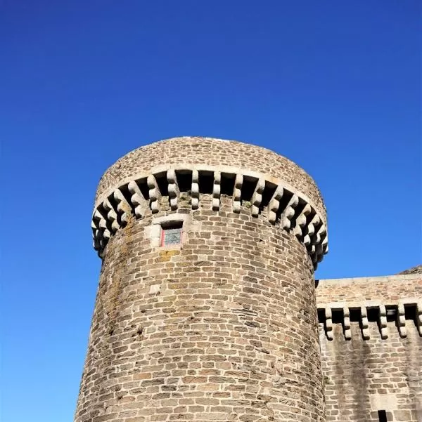 Chateau de Brest exterior tower repairs thumbnail