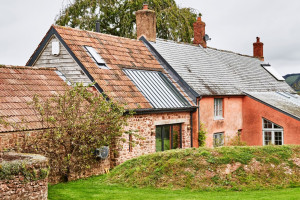 10 barn conversion annexe view with farmhouse