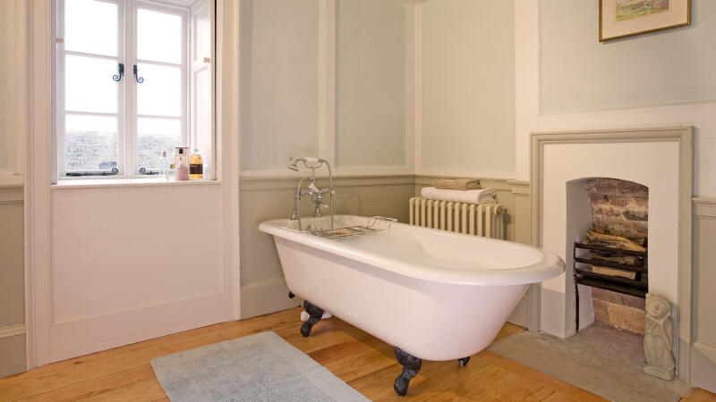 Berry House Bath rm