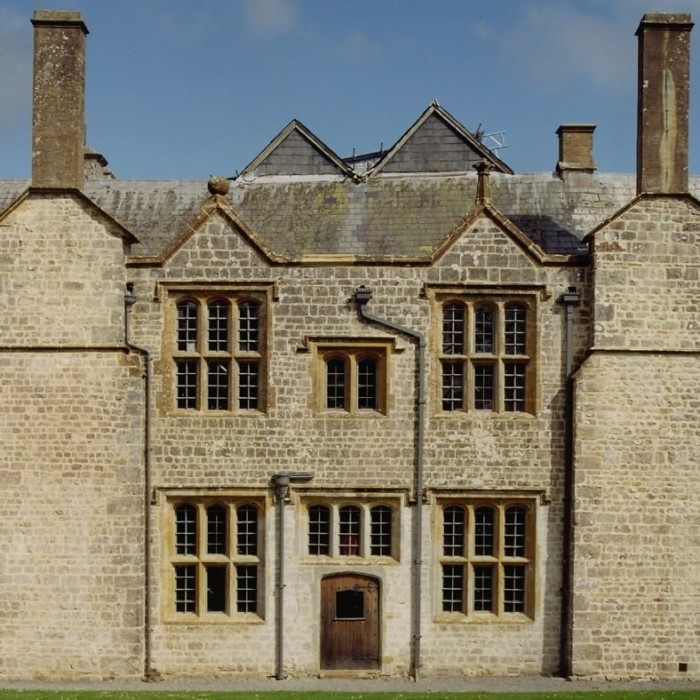 1 Grade I listed Manor historic property
