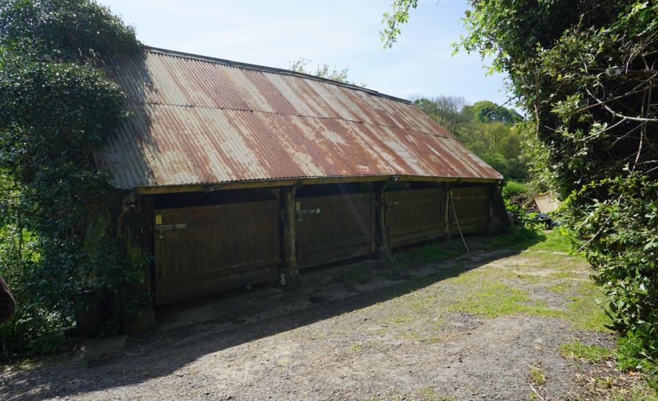 The current barn is in urgent need of maintenance and has limited potential for use